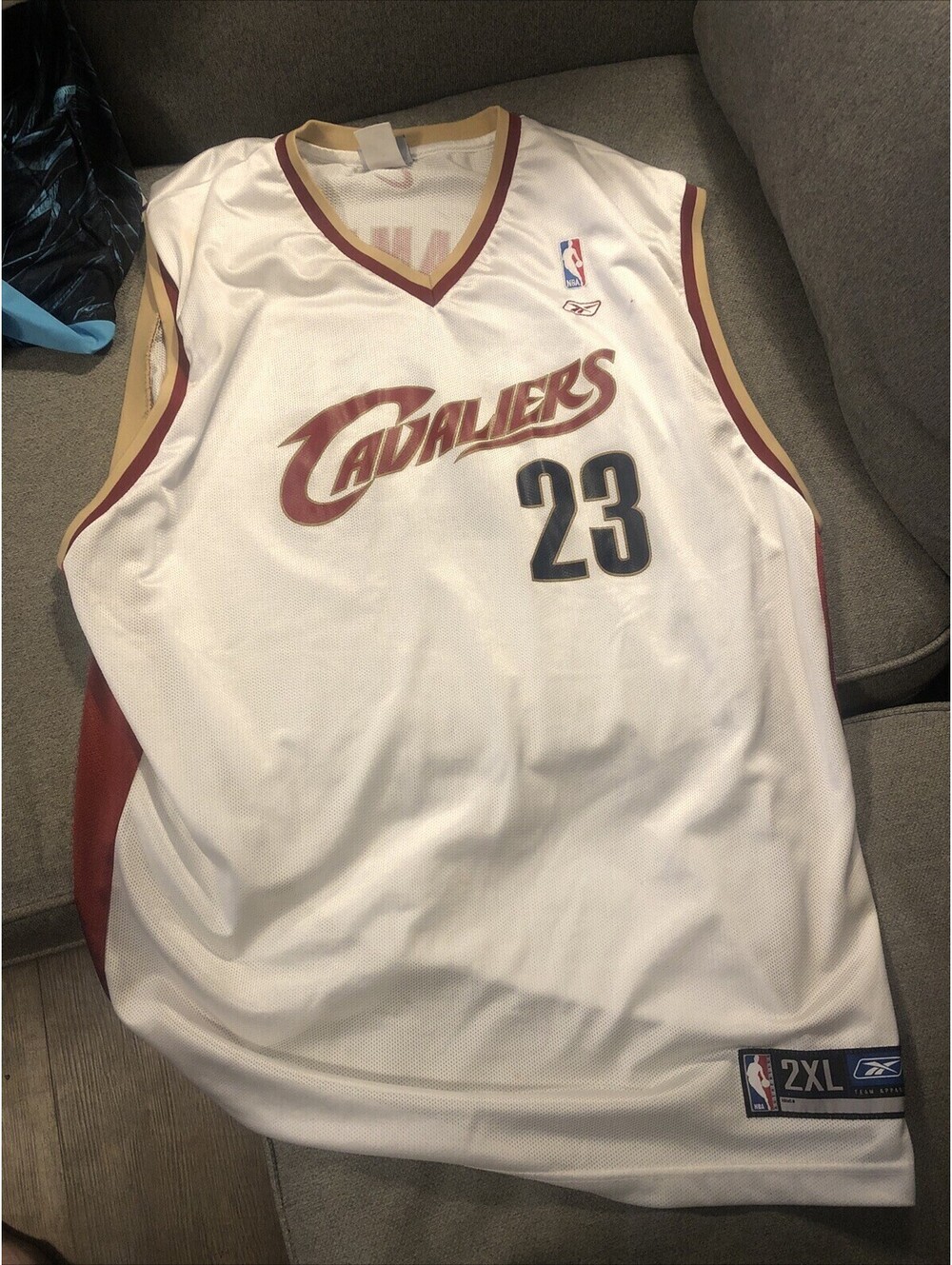 Lebron James 2XL Cavaliers Jersey